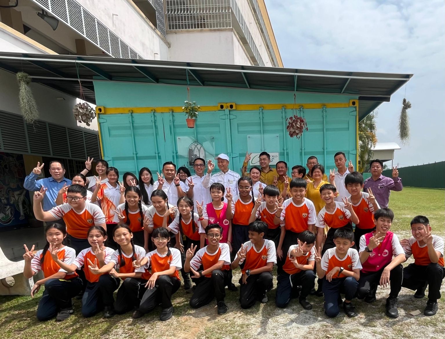 ECO WORLD FOUNDATION HANDS OVER “KNOWLEDGE CAPSULE” TO SJKC YING WAH, KAPAR, SELANGOR